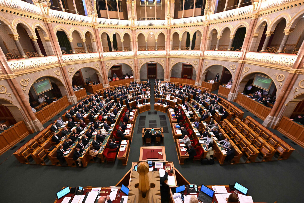 Vengrija patvirtino premjero kadencijų apribojimą, siekdama užkirsti kelią Viktoro Orbano sugrįžimui