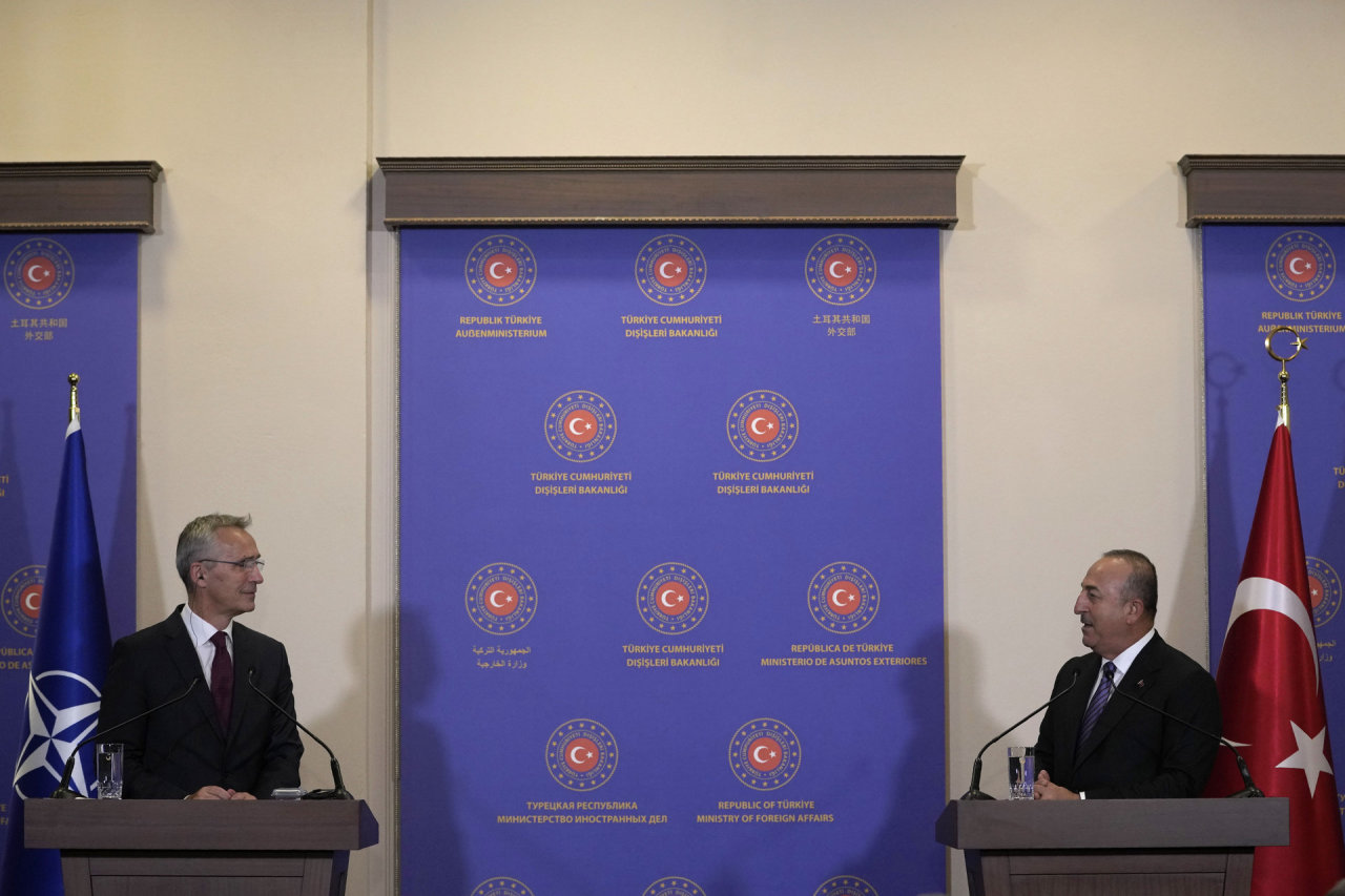 Ankara Bukarešte kalbėsis su Švedija ir Suomija dėl jų stojimo į NATO