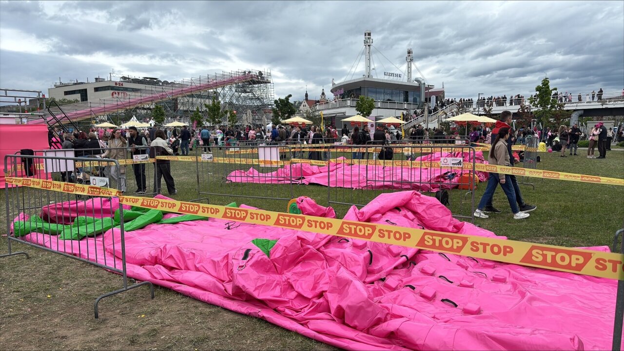 &Scaron;altibar&scaron;čių festivalio pramogą nutraukė policija: susižeidęs vaikas ligoninėje, pavojingas įrenginys &ndash; už STOP juostos