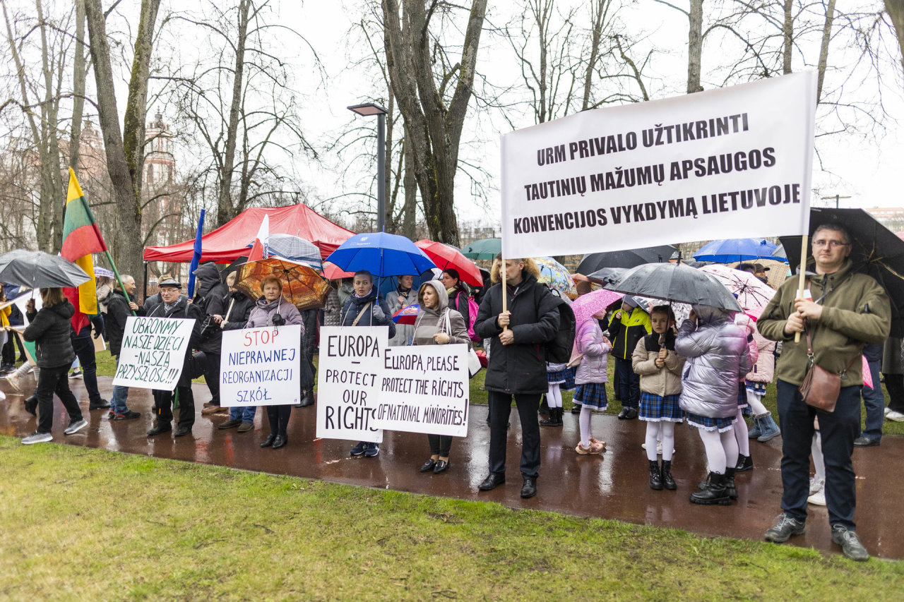 Nerimsta aistros dėl gimnazijos Trakų rajone: valdantieji kaltinami teismo sprendimų nepaisymu