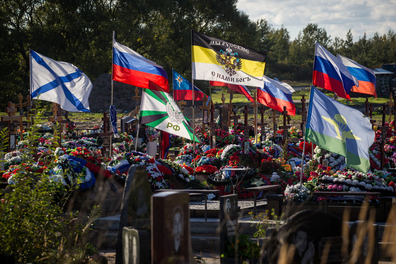 „Kūno nemačiau, veido nėra“: kaip žuvusių rusų karių artimieji laidoja „nežinia ką“