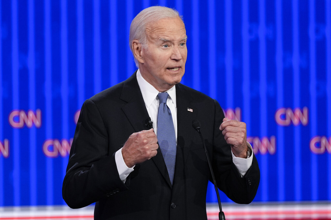 „Maniau, jį ištiko insultas“: Bideno žmona prabilo apie fiasko virtusius debatus su Trumpu