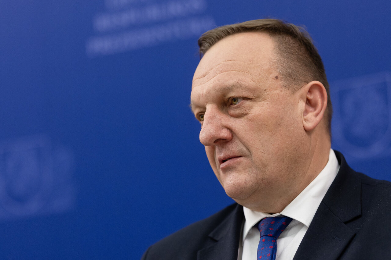 Dėl LT72 programėlės sutrikimų skelbiant apie dronų pavojų ministras &scaron;aukia institucijų pasitarimą