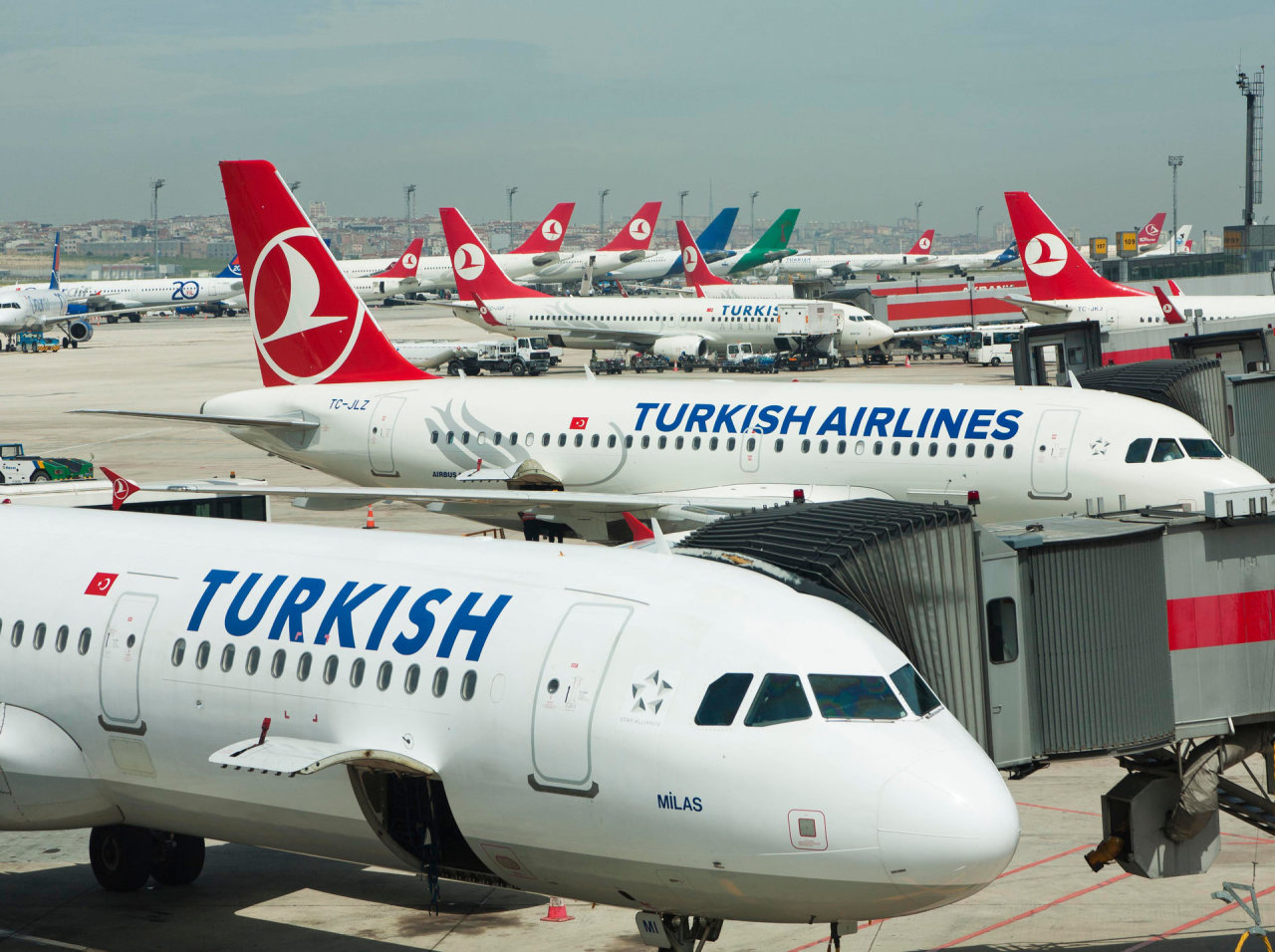 Rusija verda pykčiu dėl „Turkish airlines“ atsisakymo skraidinti rusus