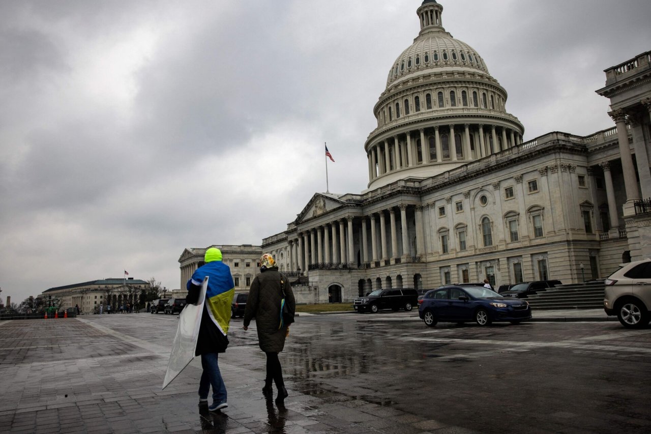 Pagalbos Ukrainai paketas atlaikė svarbų procedūrinį balsavimą JAV Senate