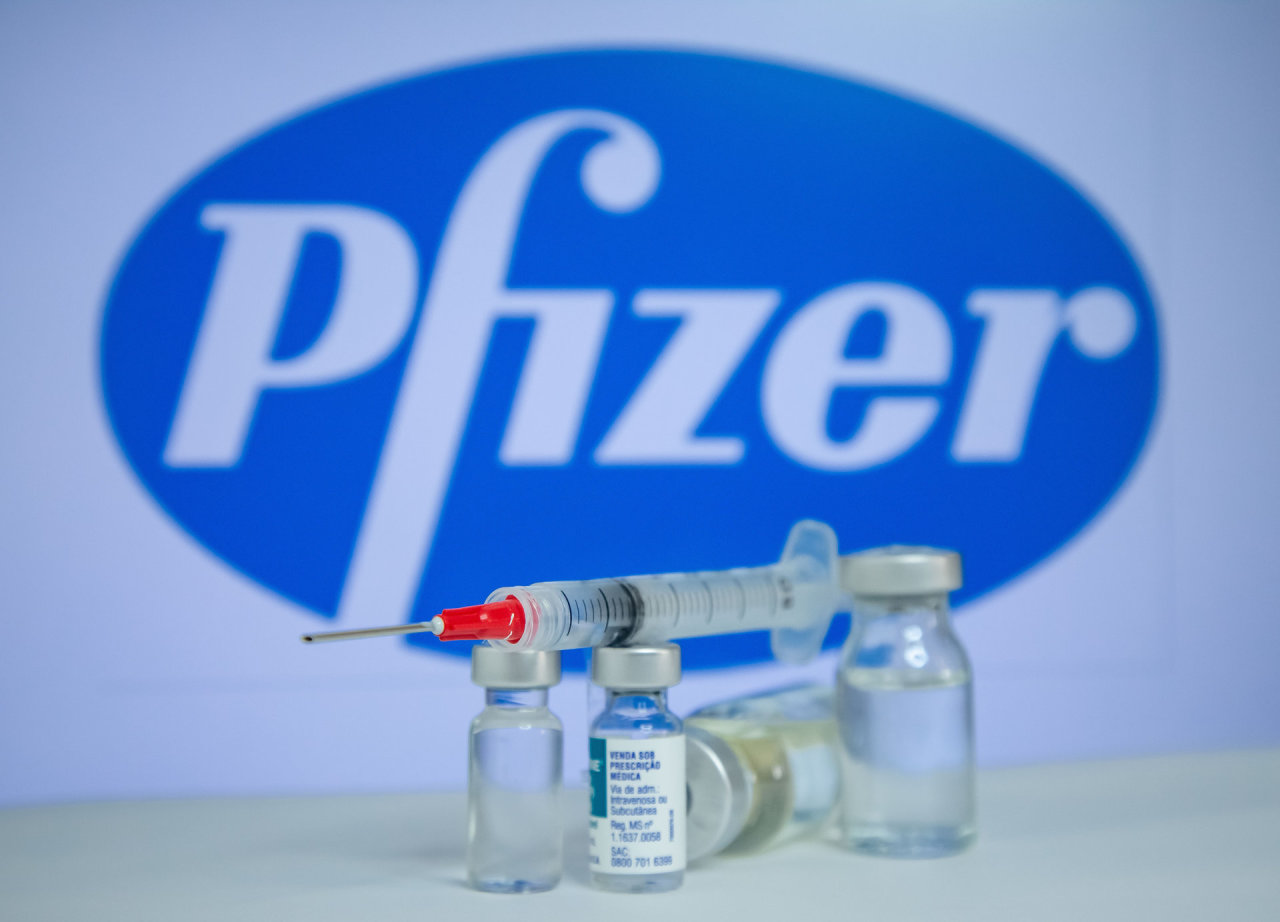 Nauja sąmokslo teorija: „Pfizer“ atstovė pripažino, kad vakcinos nestabdo ligos plitimo
