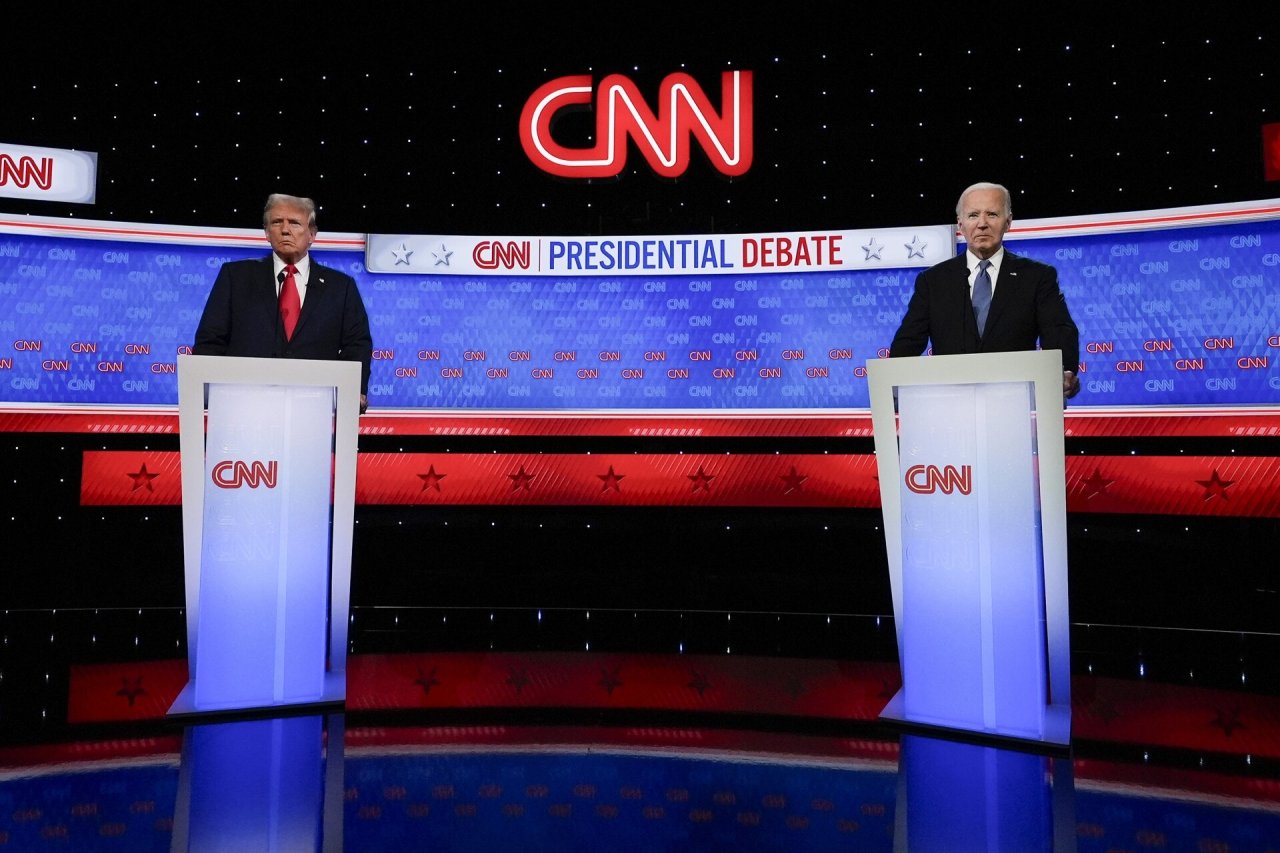 D.Trumpas ir J.Bidenas susirėmė pirmuosiuose JAV prezidento rinkimų debatuose: apsikeitė aštriomis replikomis