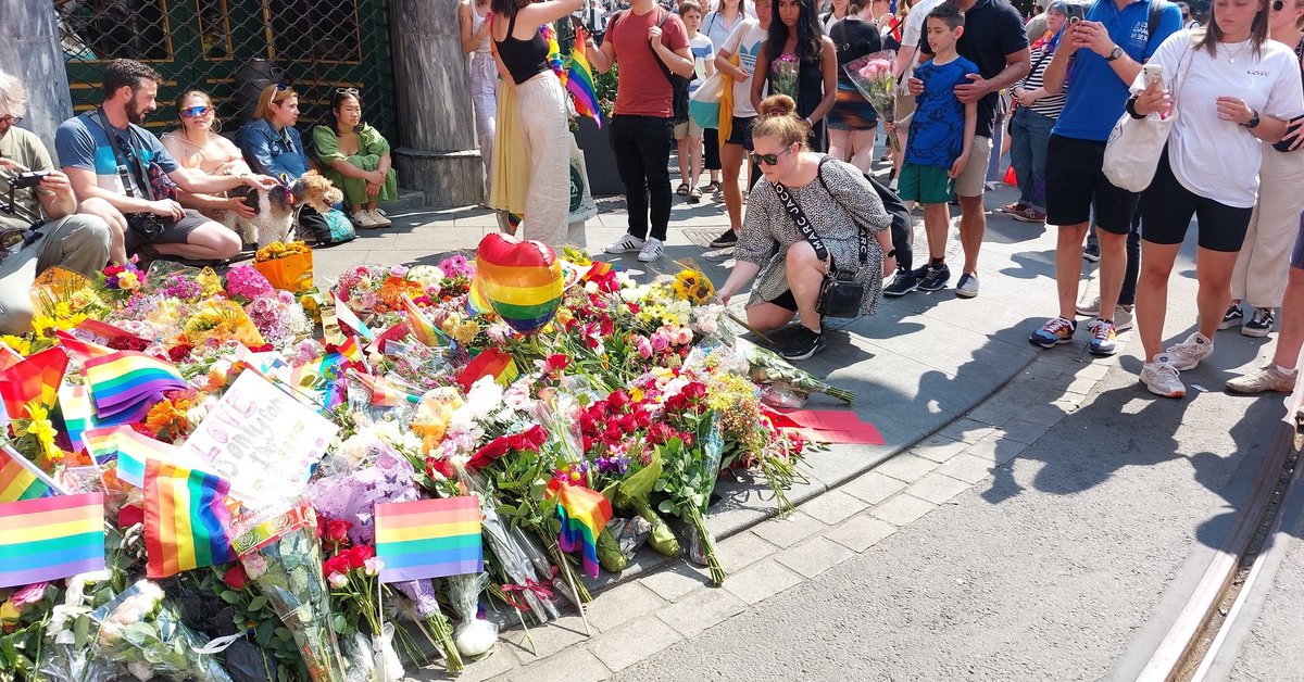 En homofil mann som overnattet i nærheten av skytingen i Oslo ble vekket av skrik: det ble antatt å være en ulykke