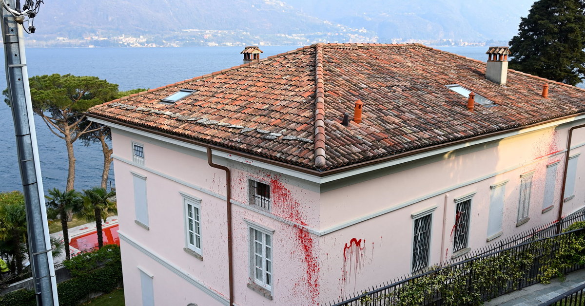In Italia, i militanti hanno inscenato un attacco alla villa di un propagandista televisivo russo