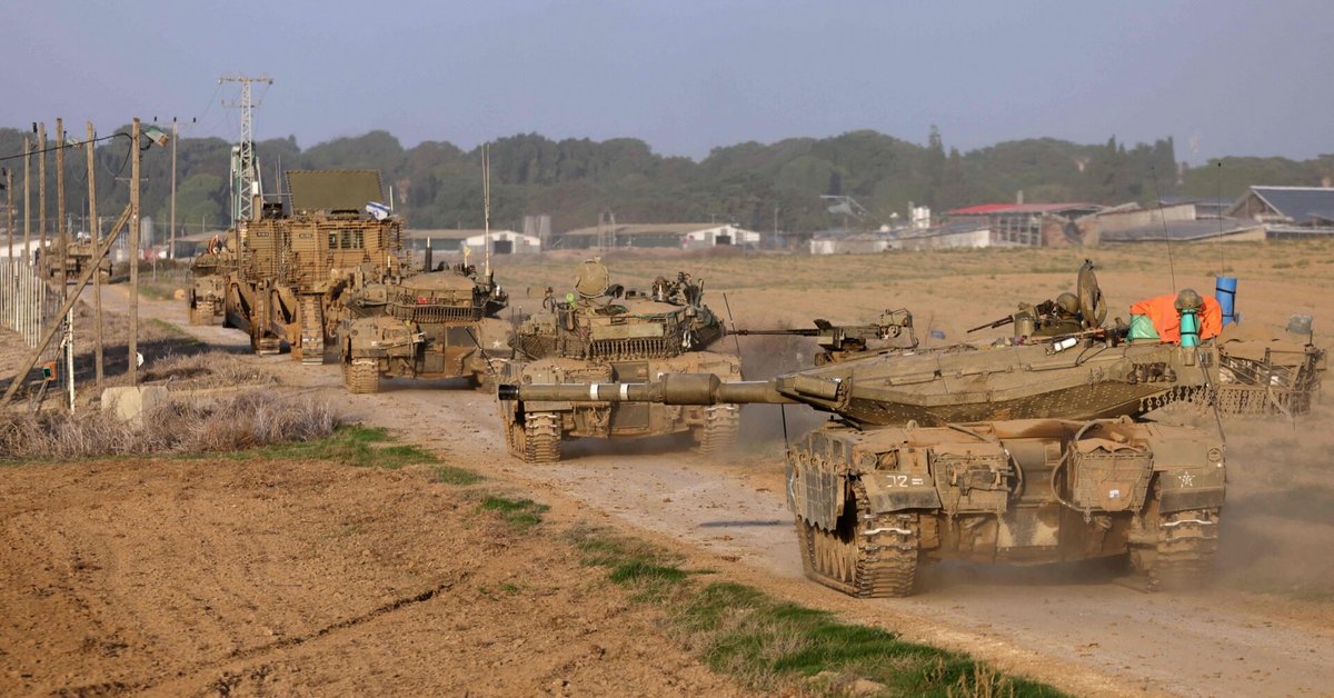 Eyewitnesses: Dozens of Israeli tanks entered the southern part of the Gaza Strip