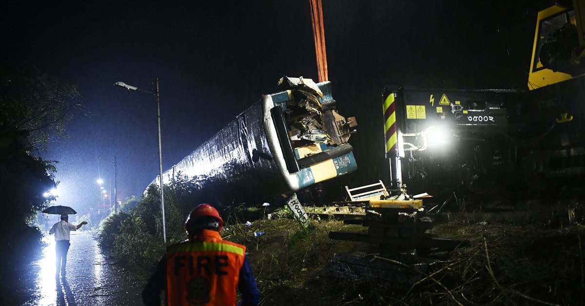 In Italy, two trains crashed into each other: at least 17 people were injured