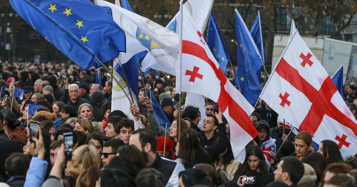 In Sakartvele, tens of thousands of people celebrate the decision to grant EU candidate status