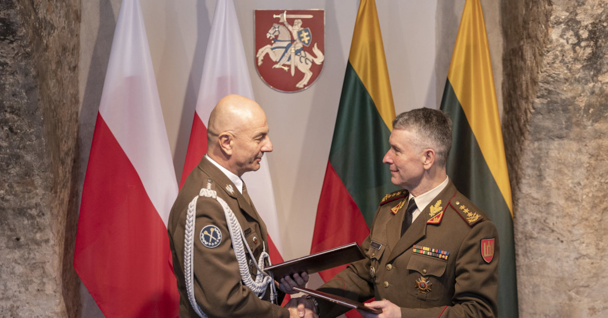 Wśród Lietuvos znajdują się umowy o współpracy podpisane przez Lenkijosa kariuomenių