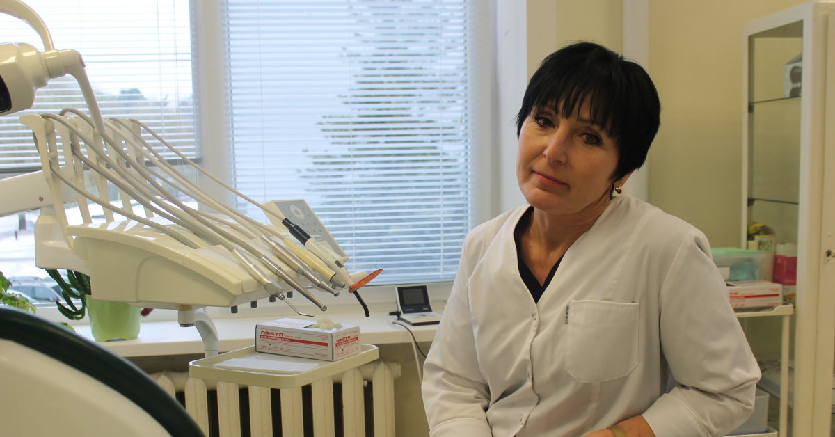 Ukrainsk tannlege fortsetter favorittjobben i Kėdainiai: verden vet ikke når krigen tar slutt |  Liv