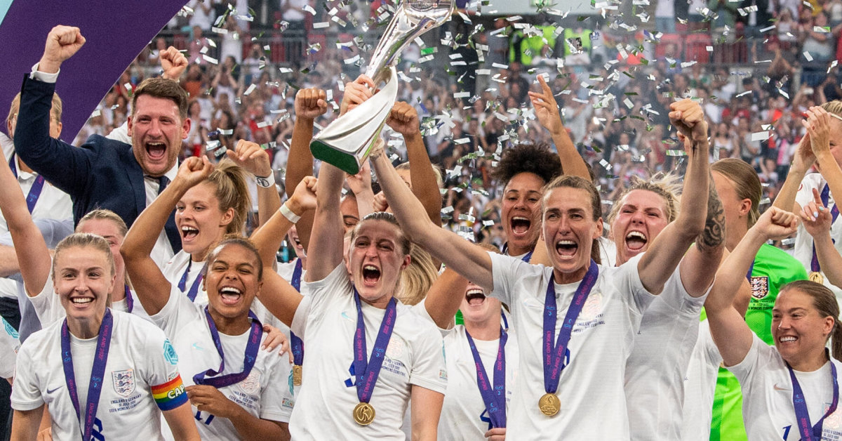 Løvinnene klatret til topps: vant England tittelen europamester i fotball |  Sport