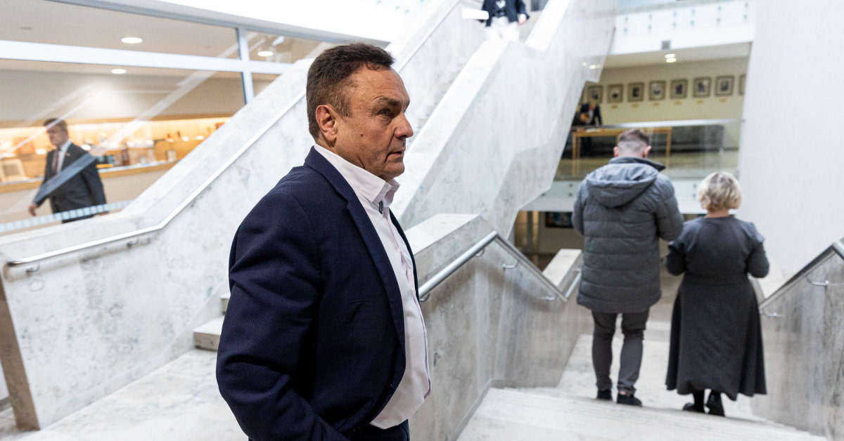 The CT will begin examining the impeachment case against Mr. Gražulis due to his vote for another member of the Seimas