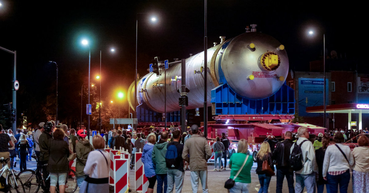 The giant reactor has already been installed at the Orlen Lietuva factory