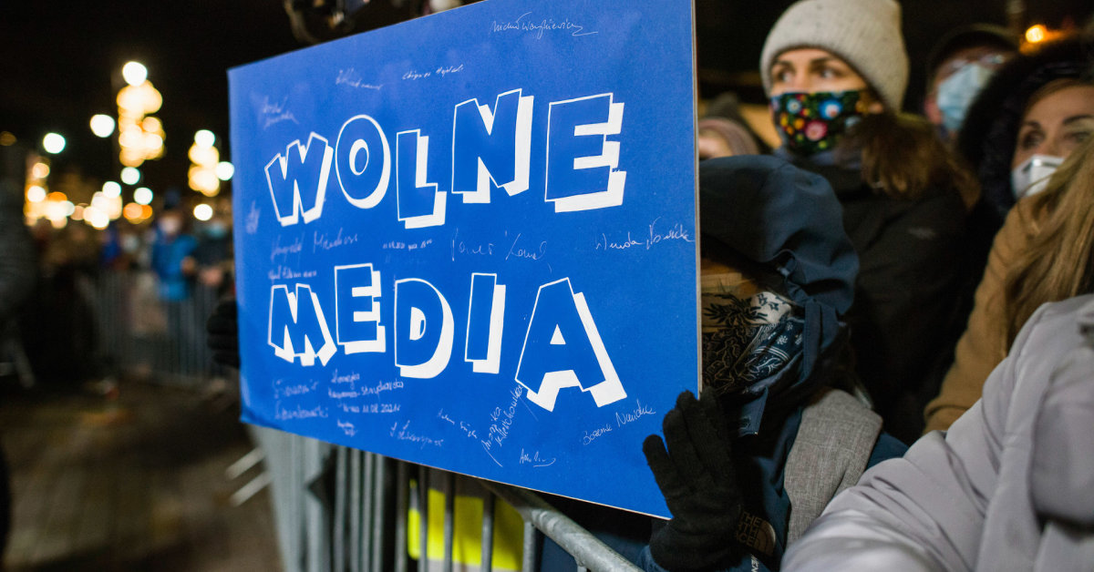 UE: ustawa uchwalona przez polski parlament to „poważne zagrożenie dla wolności mediów”