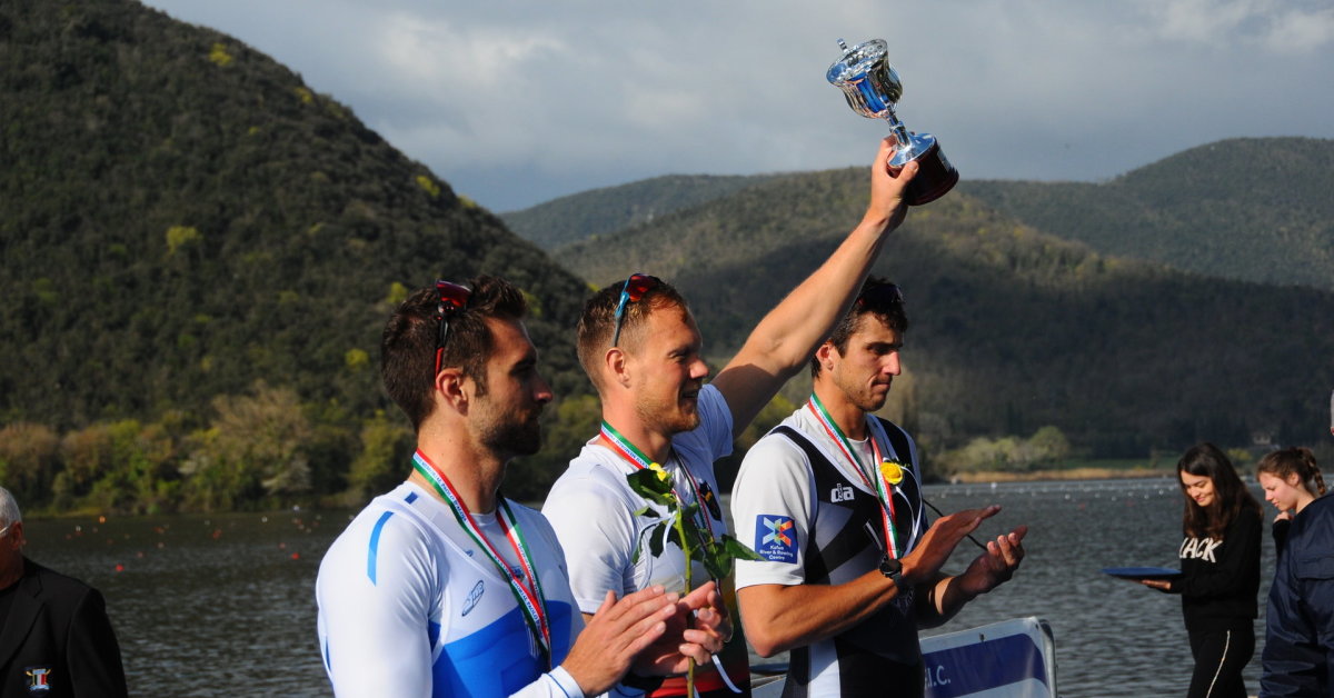 Medaglie e pensieri dei canottieri italiani sui biglietti olimpici |  Gli sport