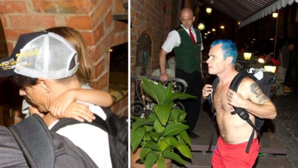 Anthony Kiedis su sūnumi Everly Bear ir RHCP bosininkas Flea Vilniuje prie viešbučio