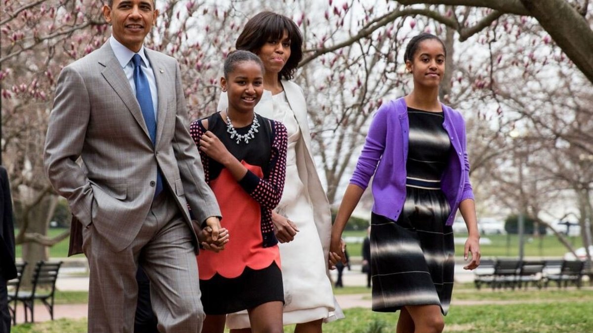 Barackas ir Micelle Obamos su dukterimis Sasha ir Malia