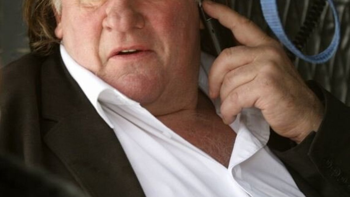 Gerard'as Depardieu skrenda sraigtasparniu Juodkalnijoje