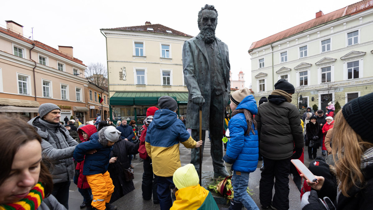 Interaktyvaus projekto „Vilniaus kalbančios skulptūros“ pristatymas Jono Basanavičiaus aikštėje / Gretos Skaraitienės / BNS nuotr.