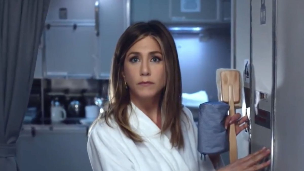 Jennifer Aniston „Emirates Airlines“ reklamoje