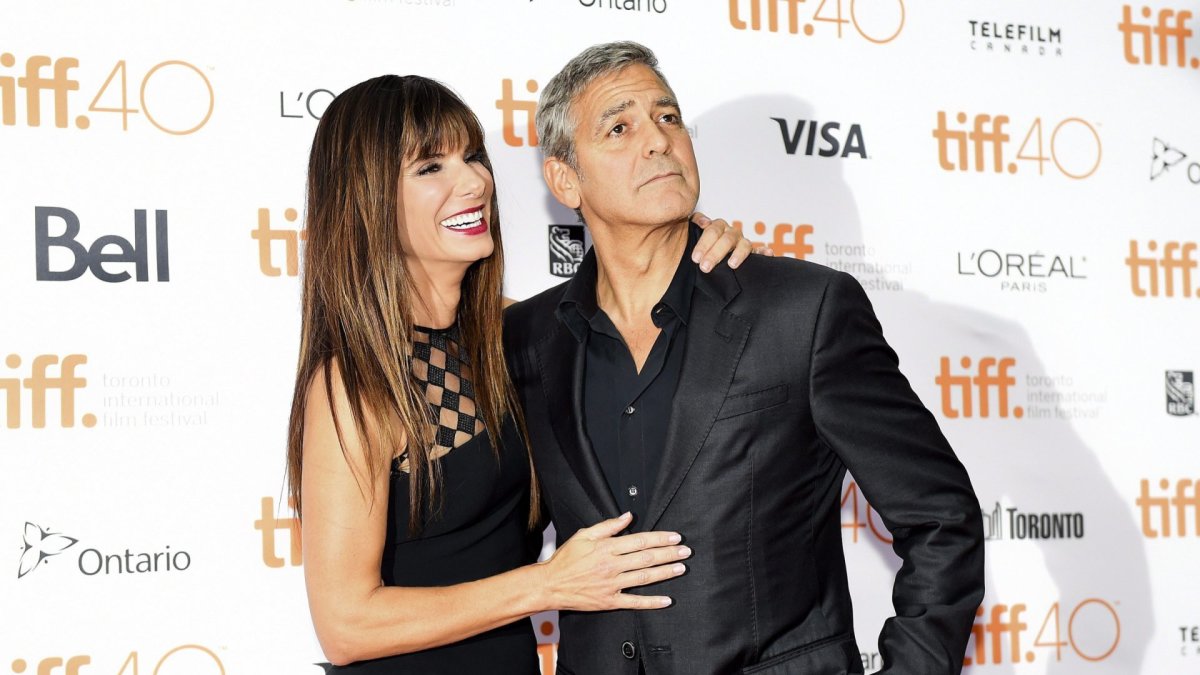 Sandra Bullock ir George'as Clooney