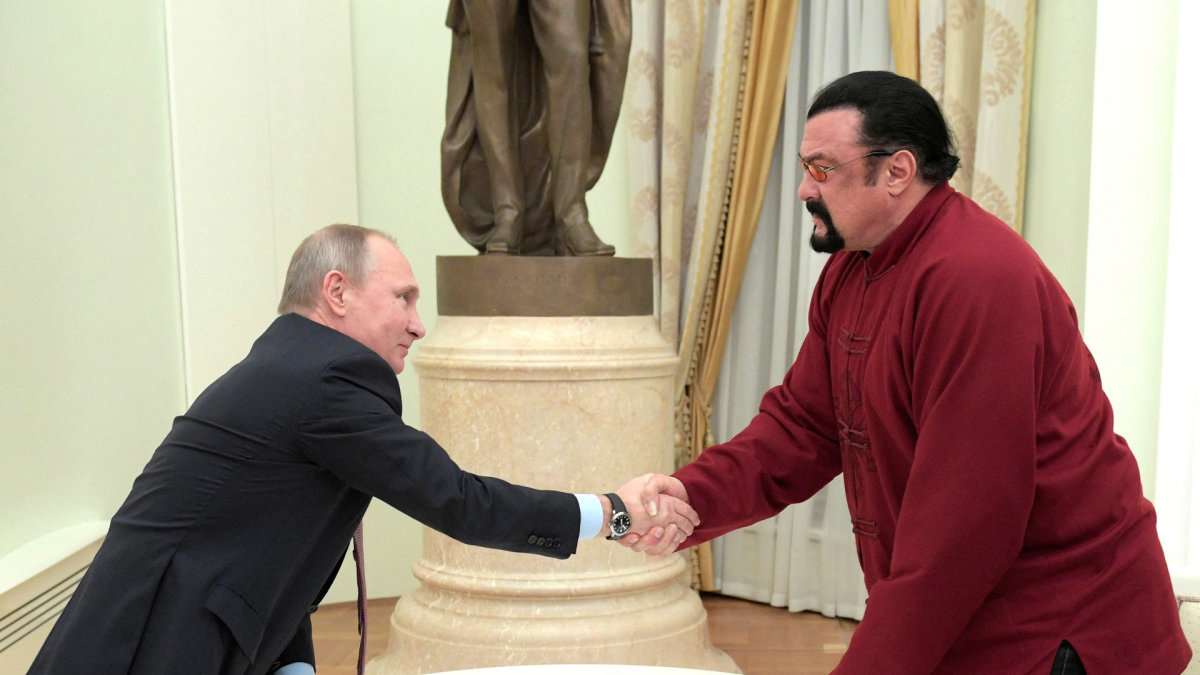 Vladimiras Putinas, Stevenas Seagalas / „Reuters“/„Scanpix“ nuotr.