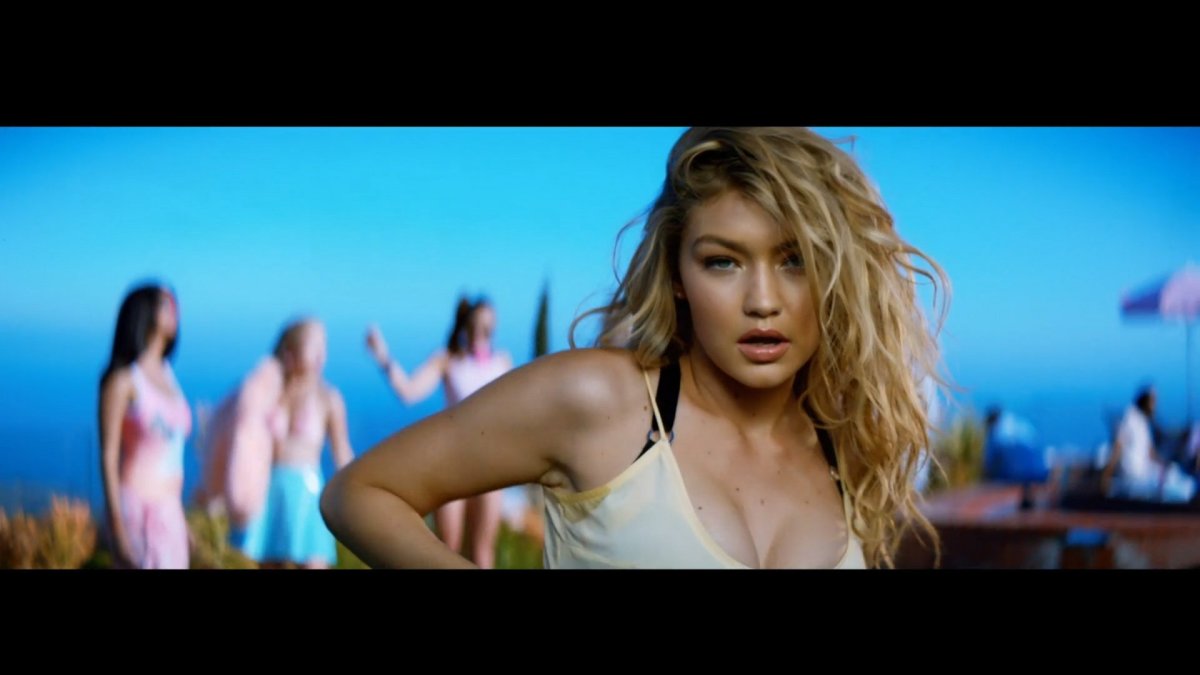 Gigi Hadid Calvino Harriso vaizdo klipe „How Deep Is Your Love“