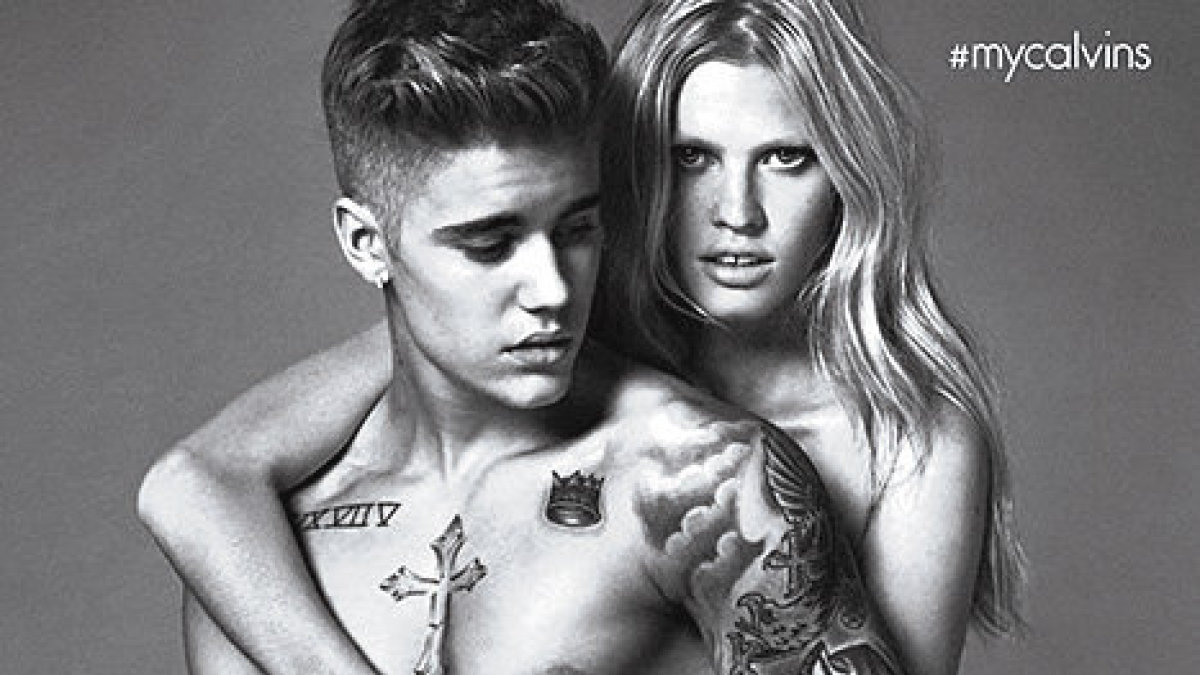 Justinas Bieberis ir Lara Stone „Calvin Klein“ reklamoje