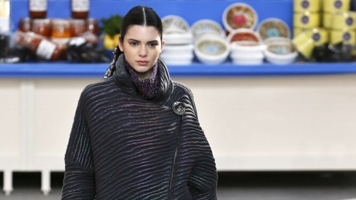 Kendall Jenner „Chanel“ kolekcijos pristatyme