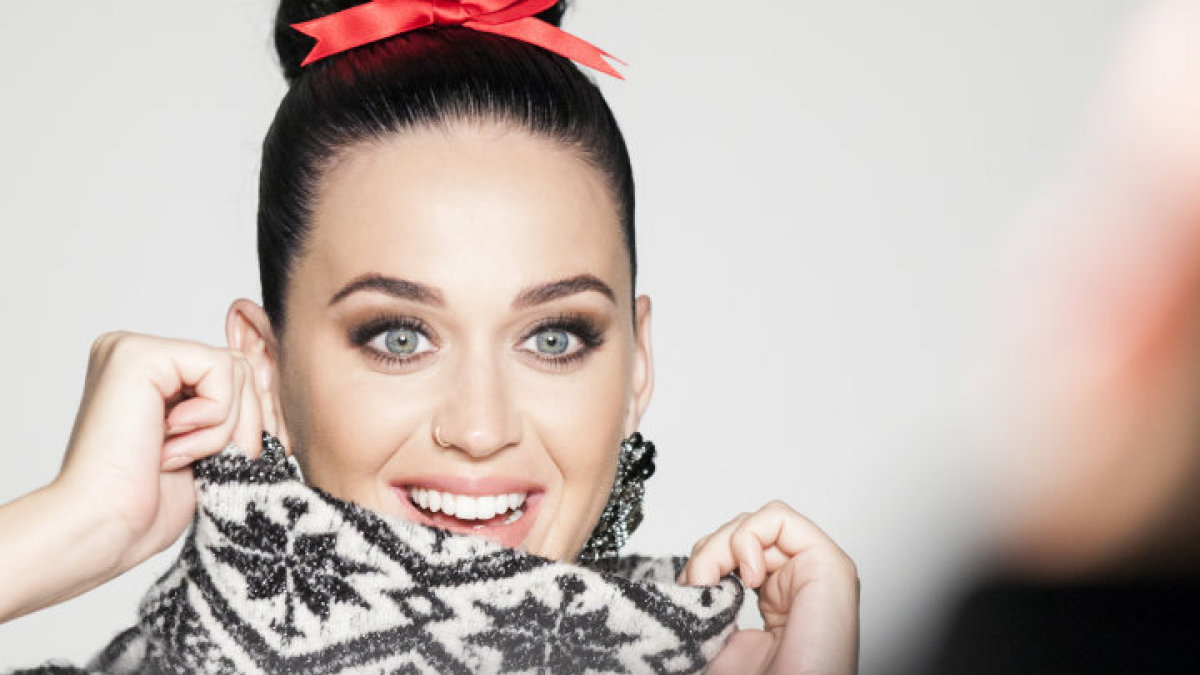 Katy Perry „H&M“ šventinėje reklaminėje kampanijoje