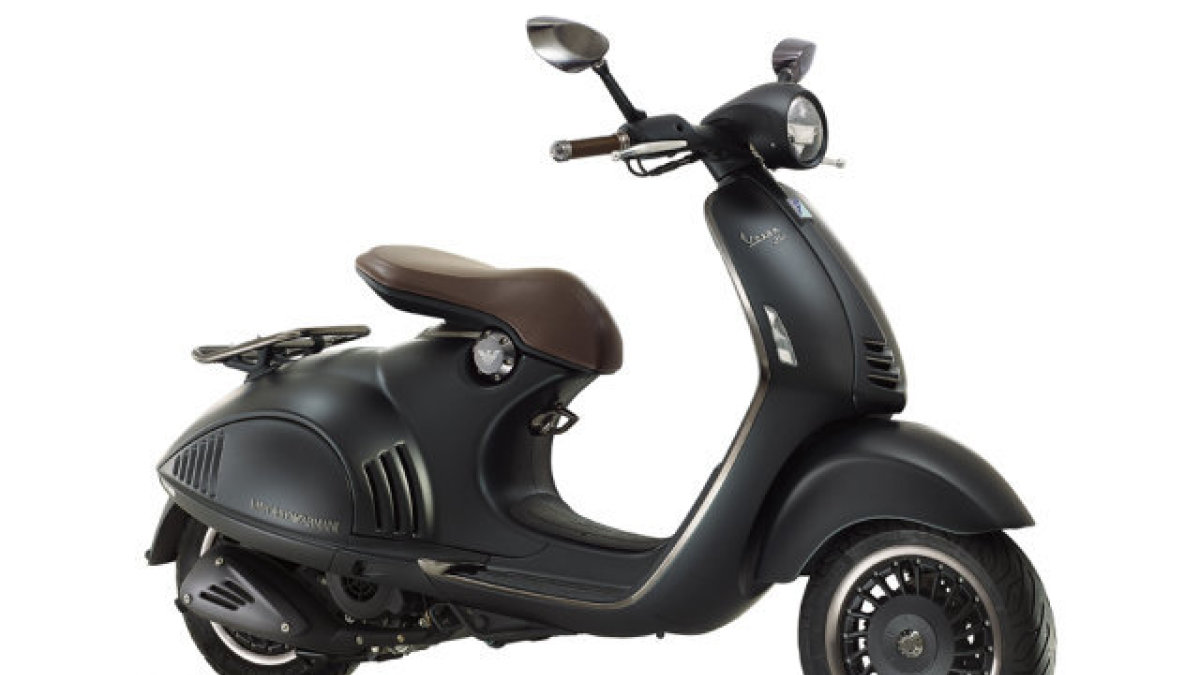 „Vespa 946 Emporio Armani“