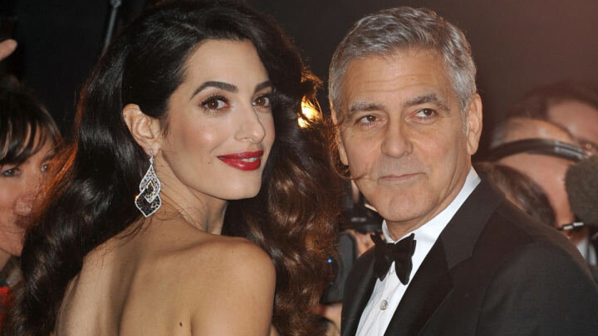 Amal ir George'as Clooney „Cezario“ apdovanojimų ceremonijoje