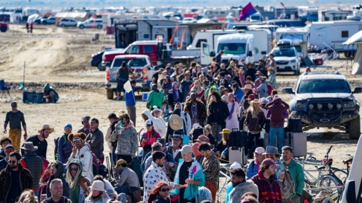 „Burning Man“ festivalio dalyviai palieka dykumą / „Reuters“/„Scanpix“ nuotr.