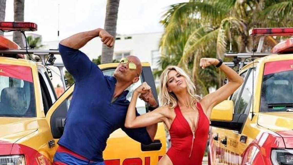 Dwayne'as Johnsonas ir Kelly Rohrbach filme „Gelbėtojai“