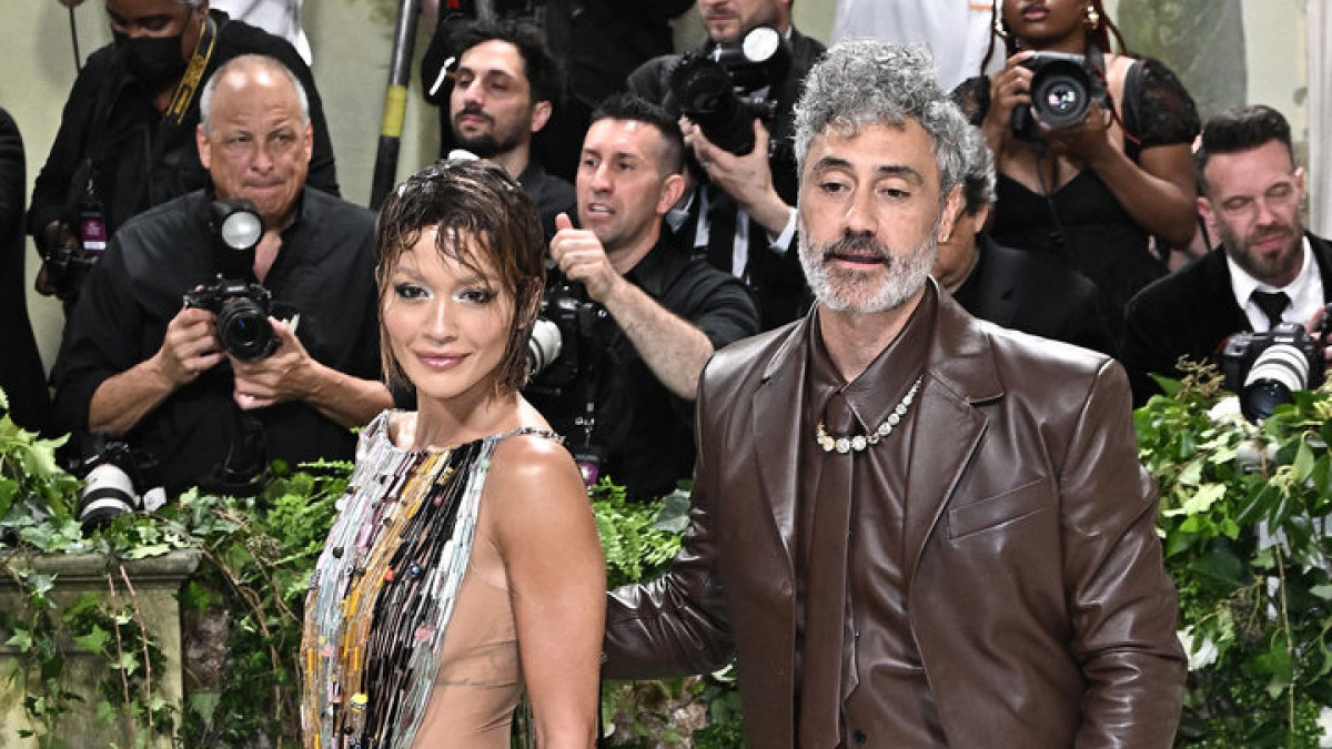 Su aktoriumi ir režisieriumi Taika Waititi „Met Gala“ pokylyje. Šį mėnesį pora švęs antrąsias vestuvių metines / Vida Press nuotrauka