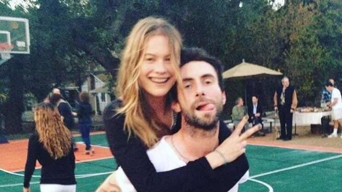 Behati Prinsloo ir Adamas Levine'as