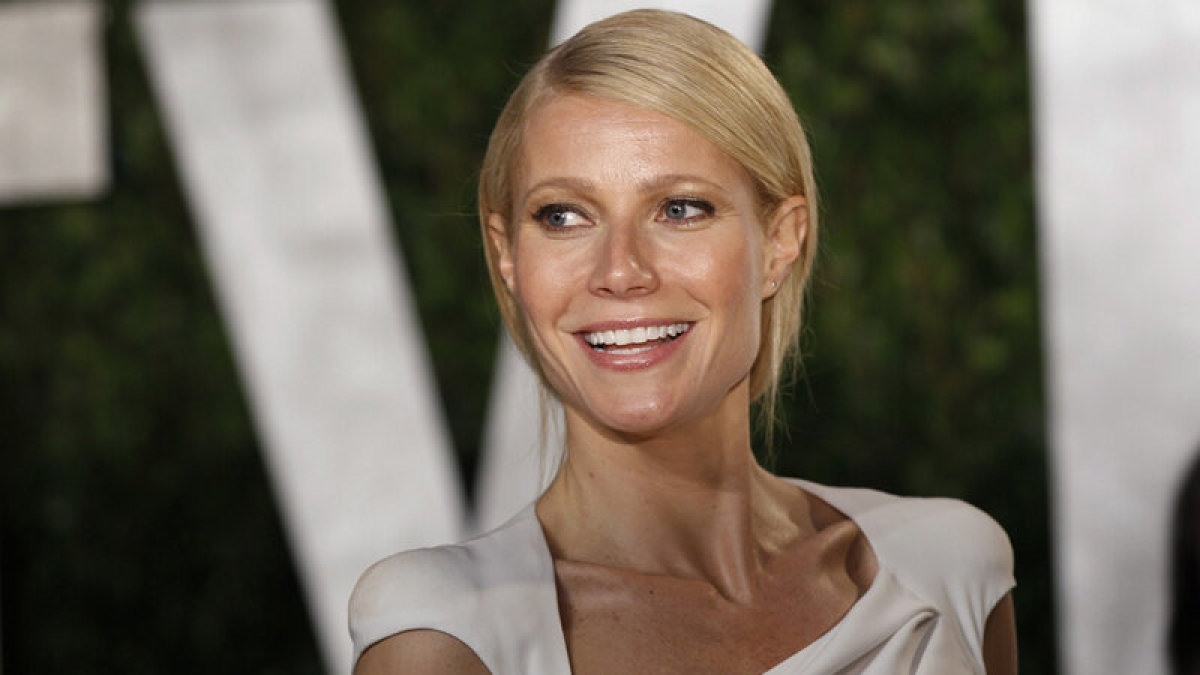 Aktorė Gwyneth Paltrow žurnalo „Vanity Fair“ Oskarų vakarėlyje Holivude.