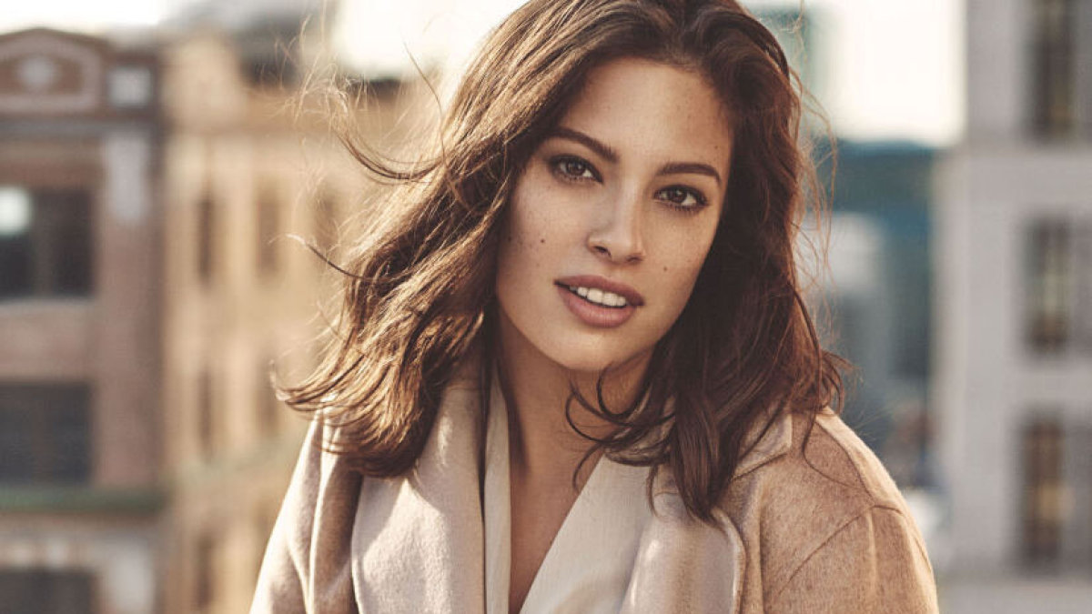 Ashley Graham pozuoja „Marina Rinaldi“ reklamai