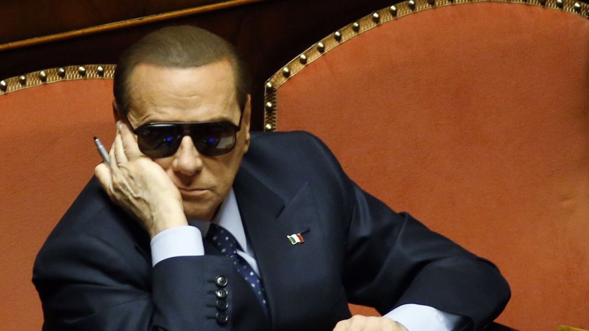 Silvio Berlusconi vis dar turi didžiulę politinę įtaką Italijoje