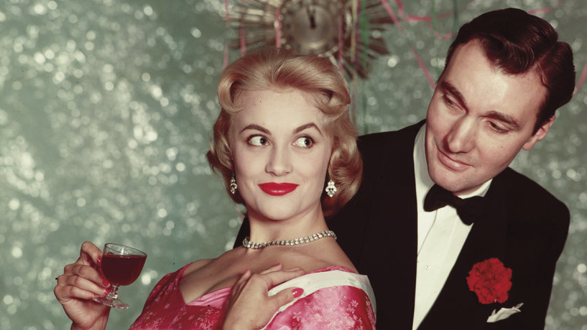 Spindintys 1955-ieji. Flirtas siurbčiojant punšą / Getty nuotrauka