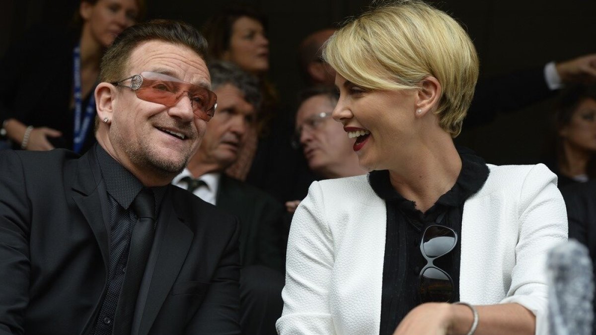 Bono ir Charlize Theron