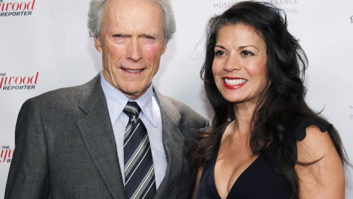 Clintas Eastwoodas ir Dina Eastwood