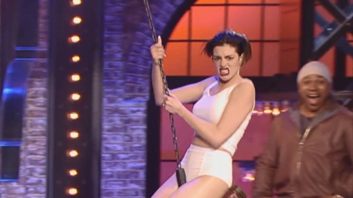 Anne Hathaway laidoje „Lip Sync Battle“