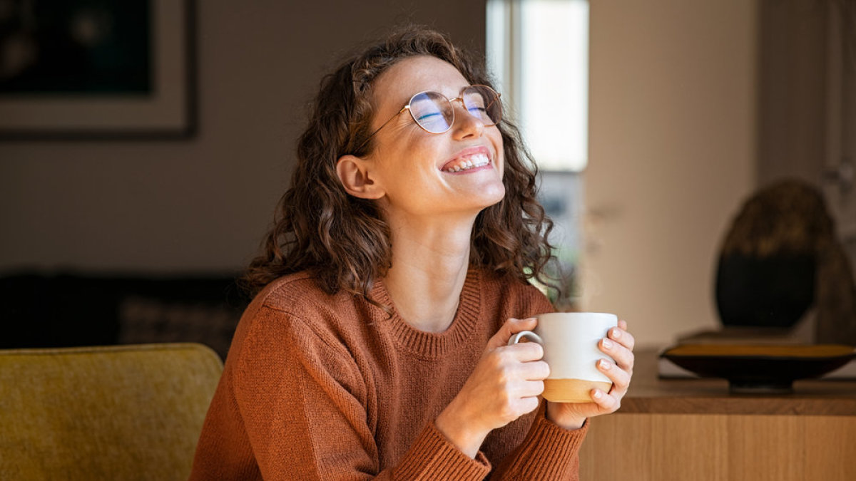 Besišypsanti moteris. / Shutterstock nuotr.