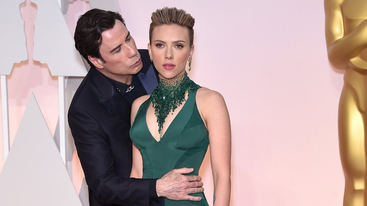 Scarlett Johansson ir Johnas Travolta