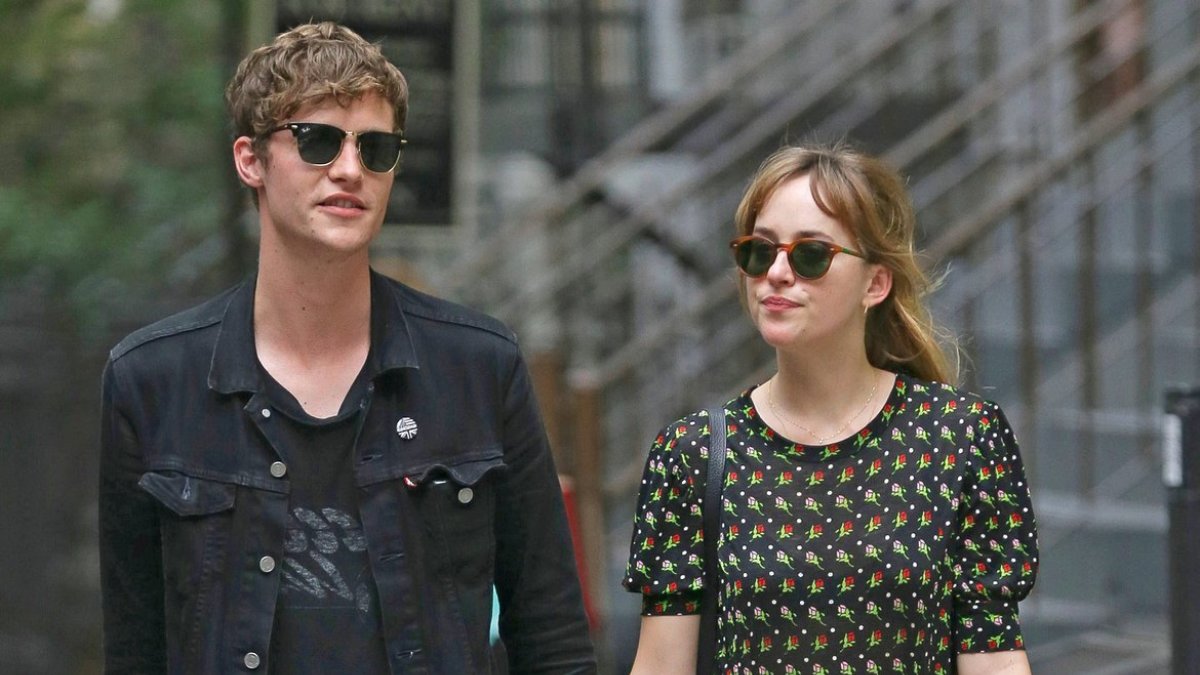 Dakota Johnson ir Matthew Hittas